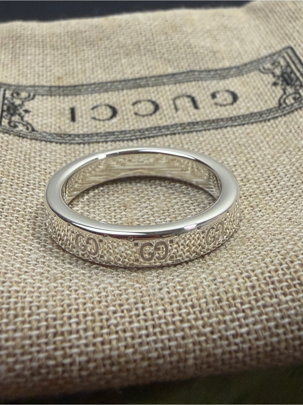 Gucci Silver Signature GG Ring - Picture 2 of 7